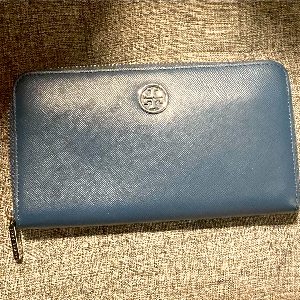 Tory Burch Zip Around Wallet